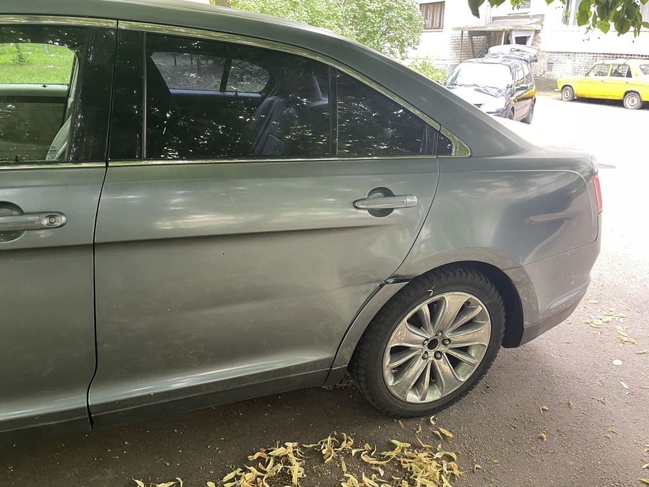 Продаеться Ford Taurus