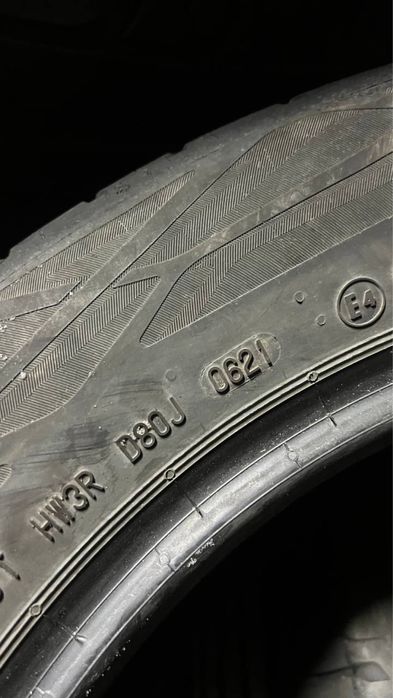 Комплект літньої гуми 215/55/17 Continental