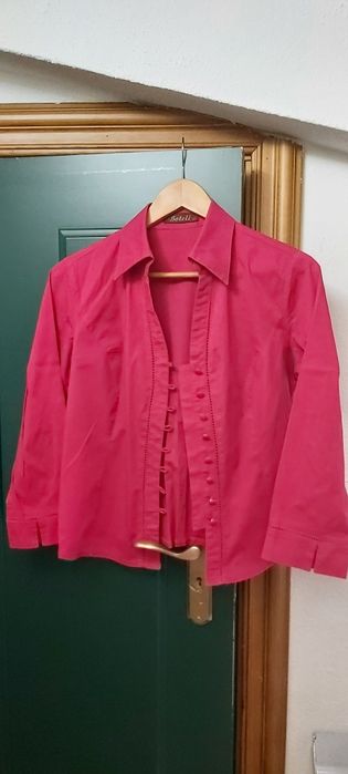 Camisa vermelha com mangas compridas