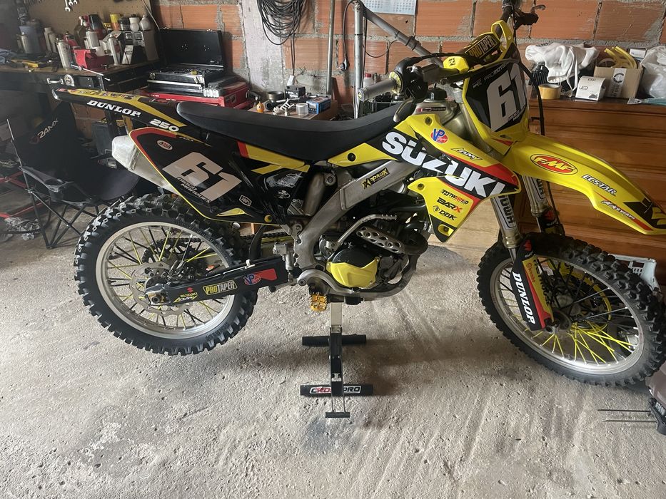 Suzuki 250 rmz nao matriculada