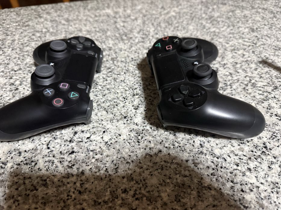 Vendo esta ps4  em bom estado , e dois comandos