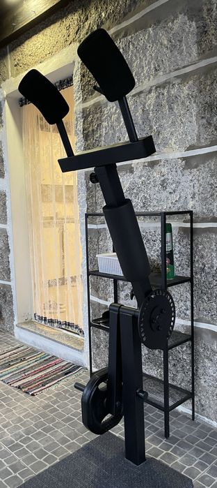 Vendo maquina de agachamento e triceps