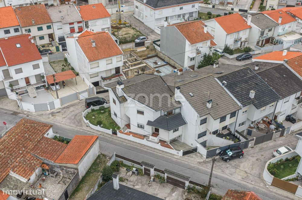 Moradia Gaveto T3 em Darque