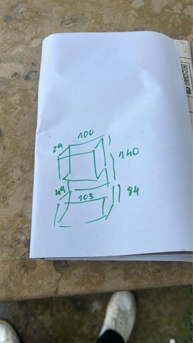 Móvel de madeira – com vitrine e espelho