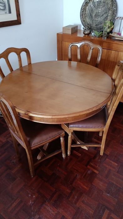 Mesa + 4 cadeiras em madeira