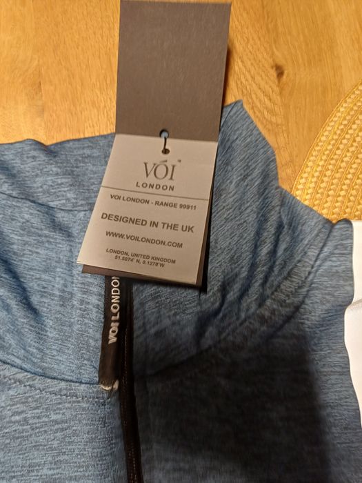 Nowa bluza sportowa z długim rękawem zapinana pod szyję