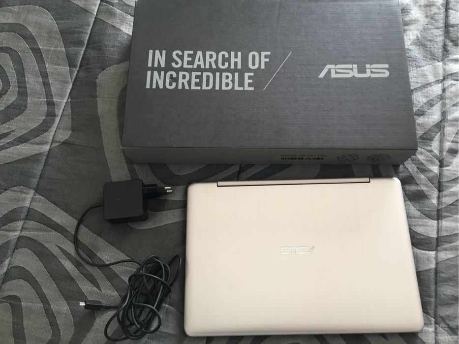 Portatil Asus mod. TP200SA em muito bom estado.