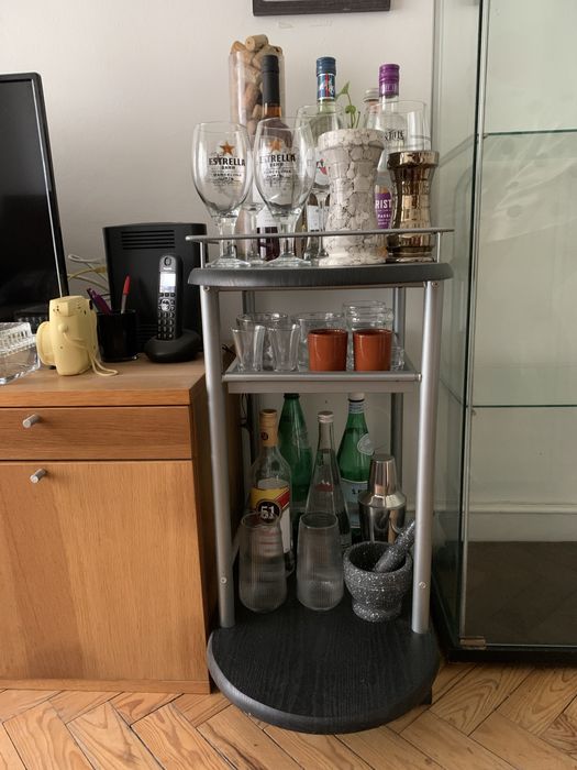 Carrinho/ bar em bom estado