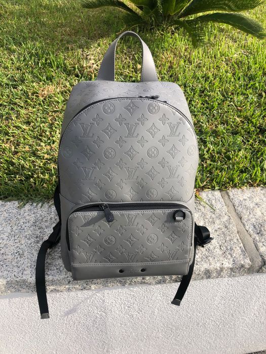 Mochila LV cinza