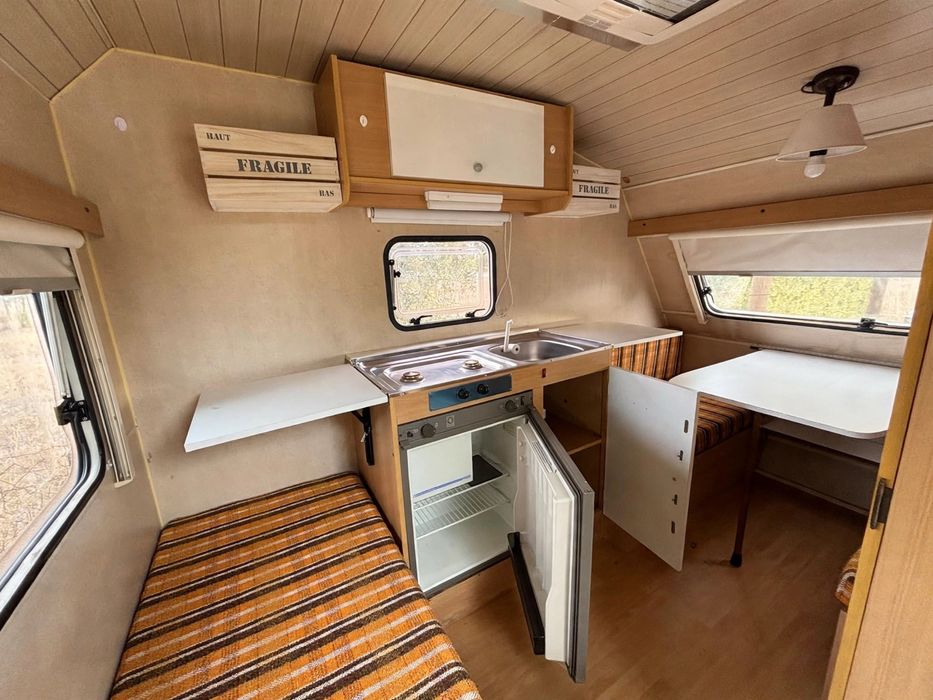Caravana TOY Vintage 3 Lugares - Cozinha Equipada, Pronta a Viajar - Avis