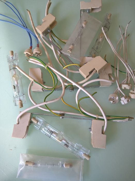 6 projectores iluminação + vário material eléctrico