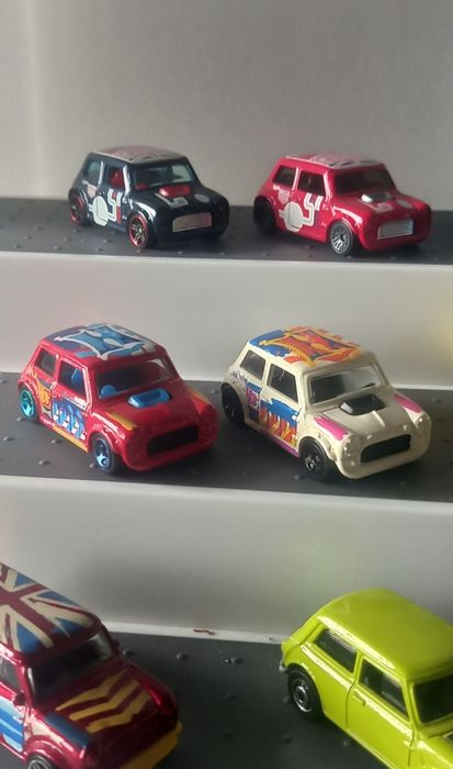 13  mini's hot wheels vs matchbox