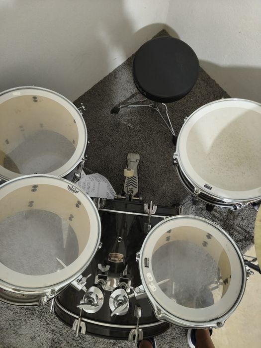 Bateria Yamaha com pratos Zildjian