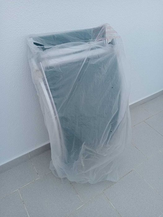 Esperguiçadeira com estrutura em aluminio