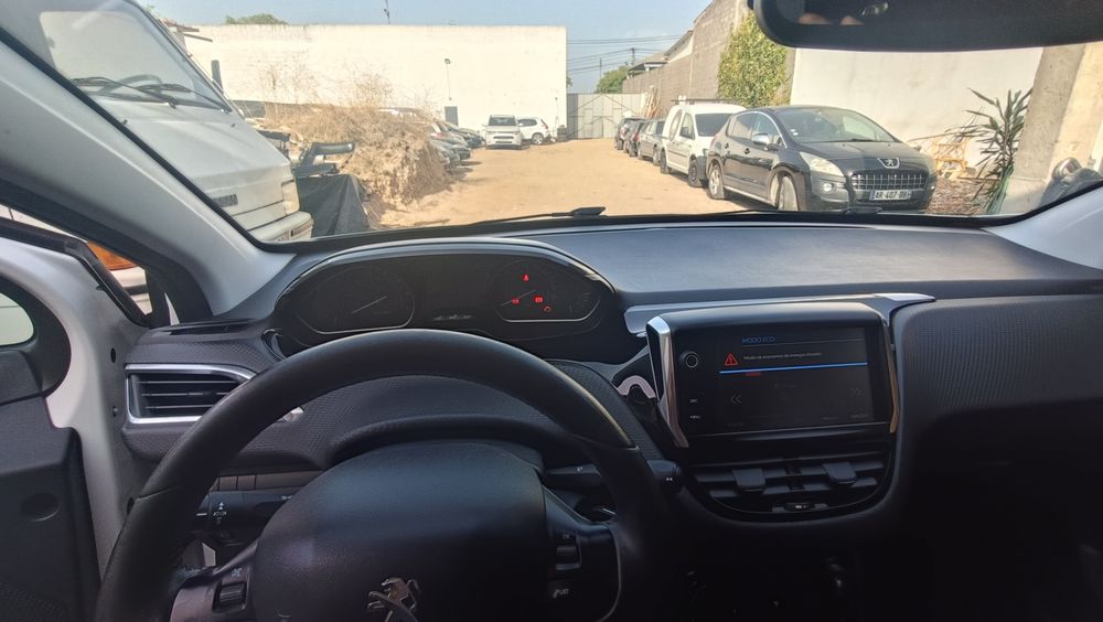 Peugeot 208 style1.200 VTI 84cv
2018
gasolina