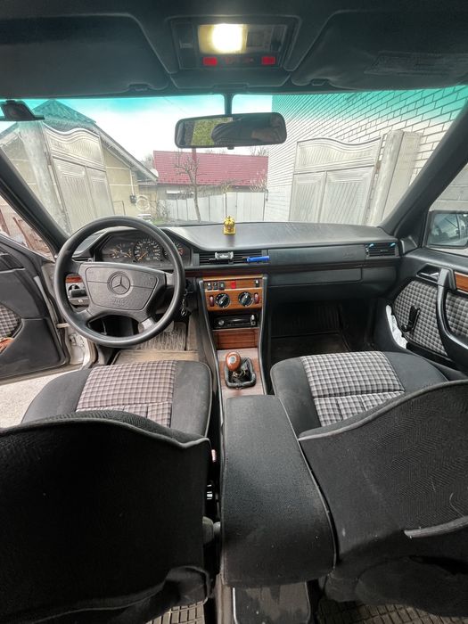 mercedes w124.