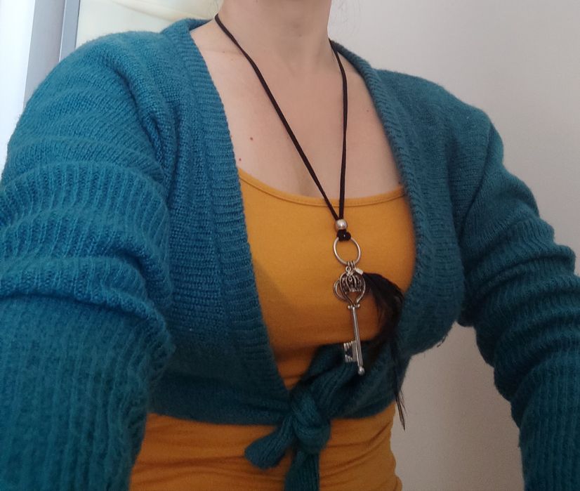 Colete rosa da Mango e bolero azul petróleo S