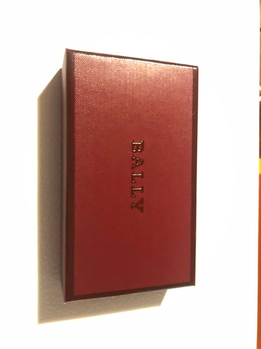 kartonik firmy BALLY