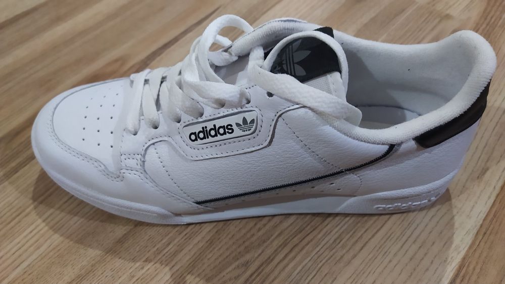 Кросівки Adidas   .