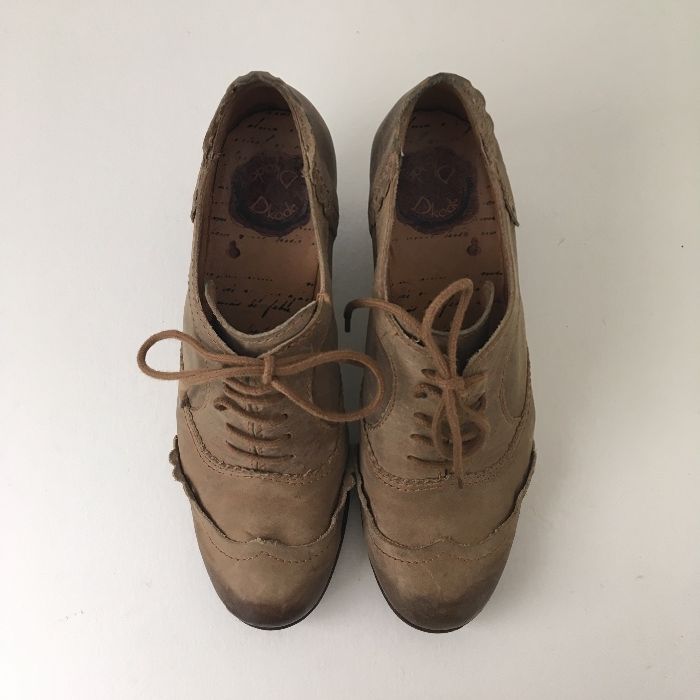 Sapatos de pele Dkode
