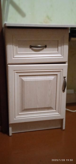 Письмовий стіл..