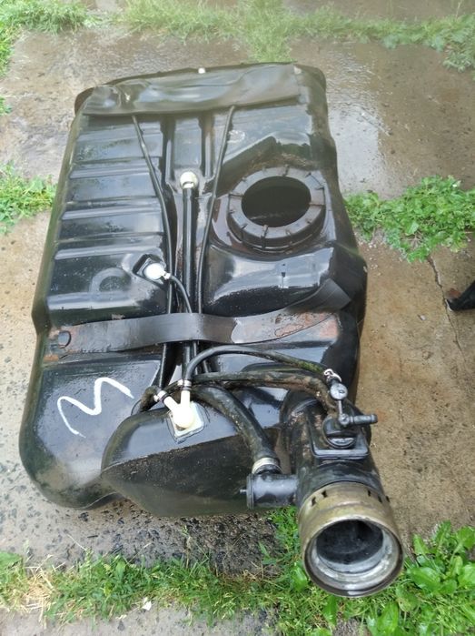 Бензобак на Опель Омега В