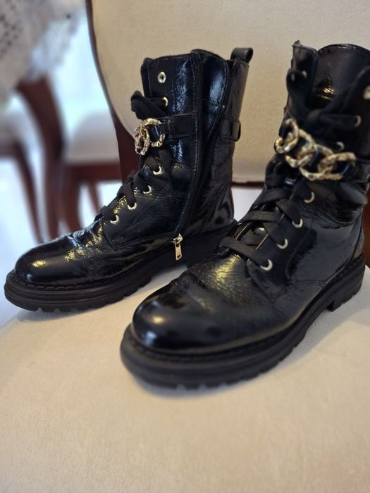 Lakierowane buty Ochnik