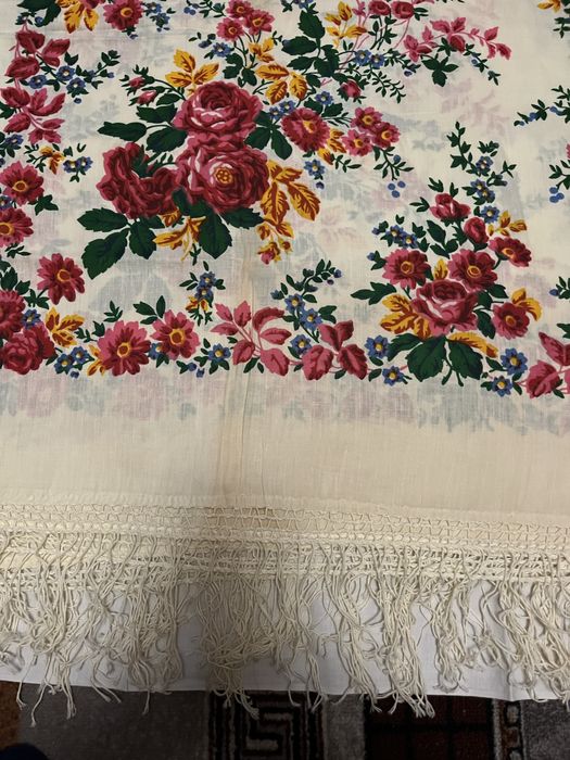 Нова украінська хустка .Размір1.5м *1.5м