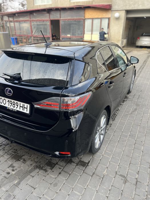 Продам Lexus CT (гибрид)