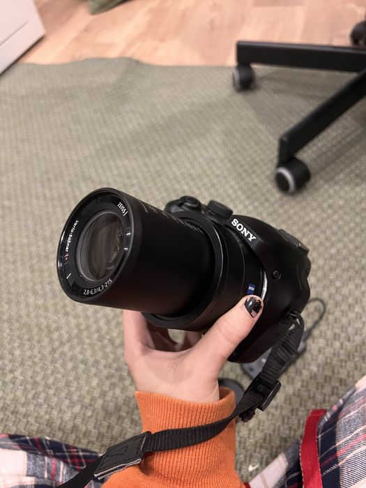 Sony Cybershot HX400V — 50x Zoom Zeiss Lens | Excellent Condition