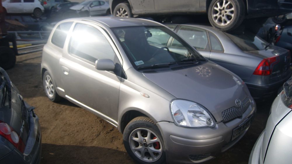 Toyota Yaris 2002 na części maska zderzak klapa błotnik drzwi