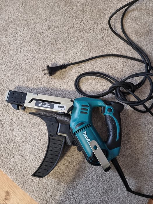 Nowa wkrętarka do zabudowy Makita 6842