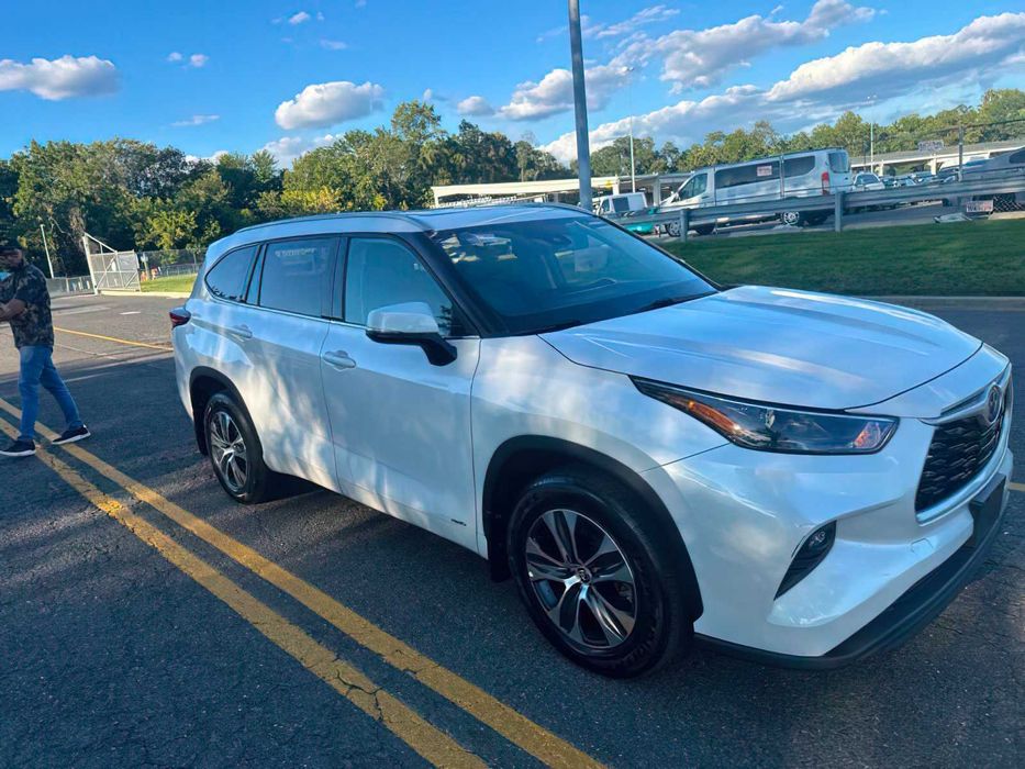 Toyota Highlander Hybrid      2022