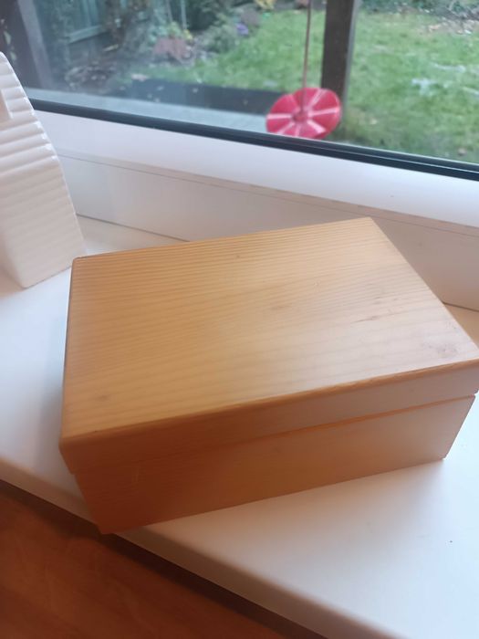 Sorter z drewna/ pojemnik z drewna na np. olejki eteryczne