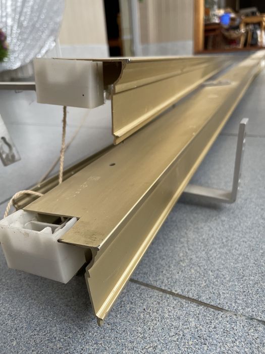 Карнизи з гачками для  штор