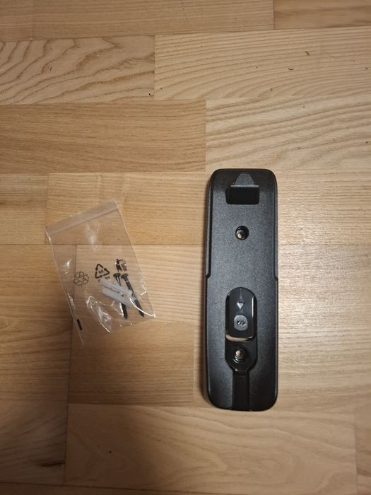 Uchwyt ścienny do odkurzaczy SpeedPro Max