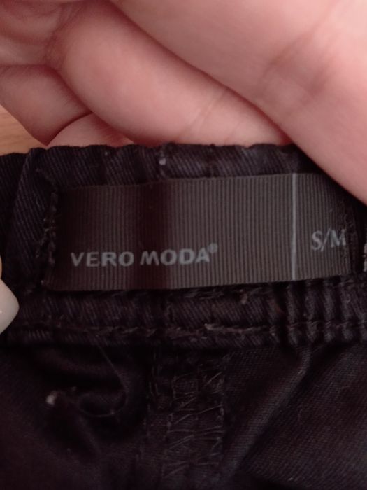 Czarne spodnie damskie Vero Moda S/M