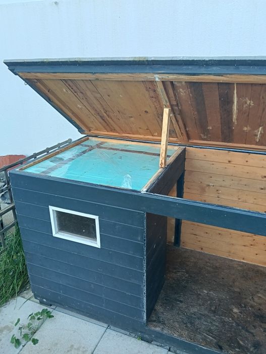 Casota para cão de madeira