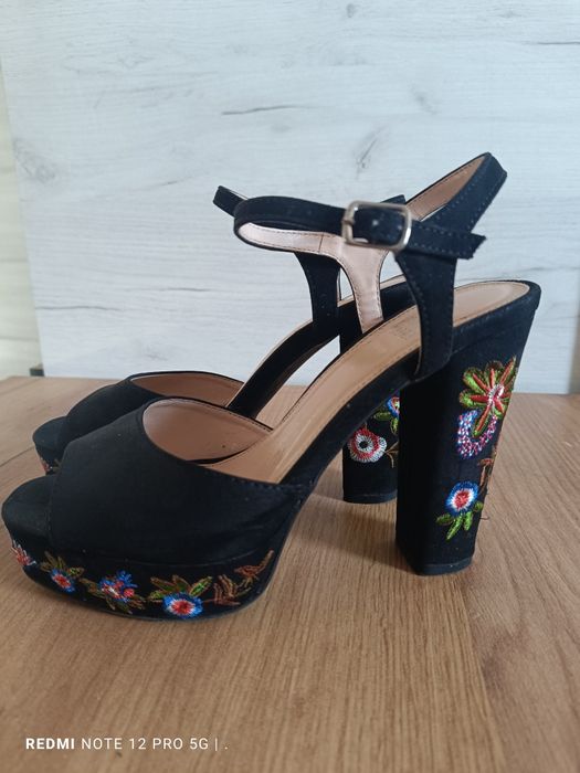 Buty damskie na grubym obcasie