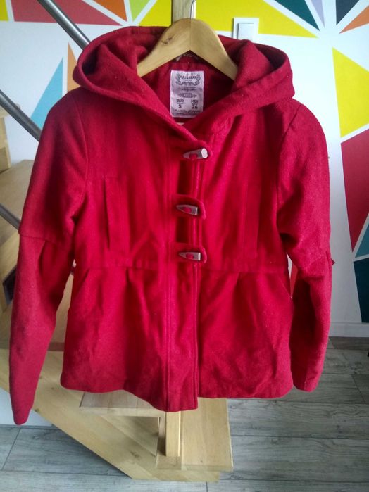 Czerwony krótki płaszczyk damski Pull & Bear 36 S