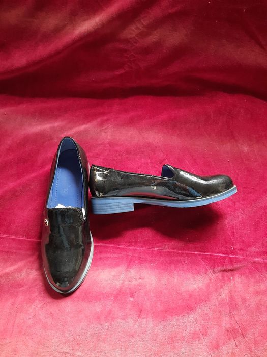 Женские  туфли  лакерованые  новые.