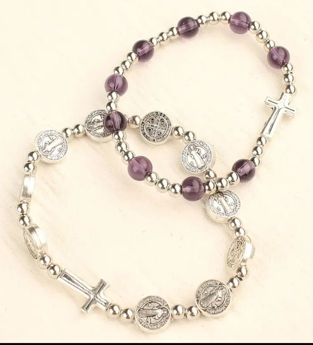 два гарних браслети