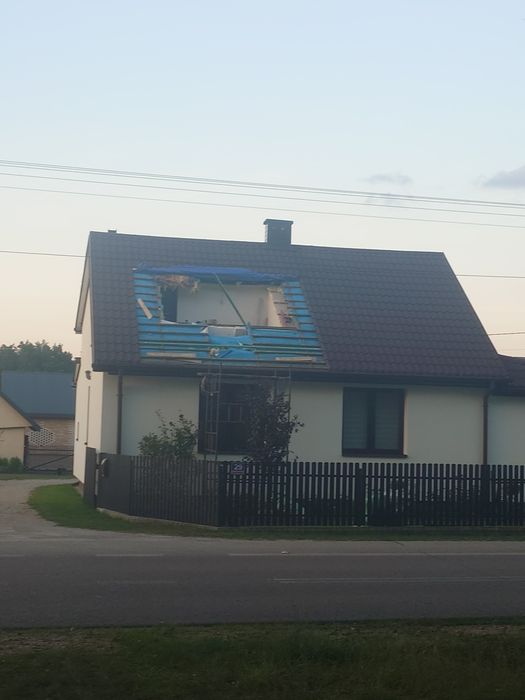 Dekarz_usługi dekarskie_obróbki_rynny_podbitki_dachy