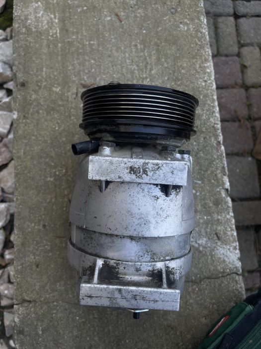 Компресор кондеціонера на віваро 2,5 2007 рокк