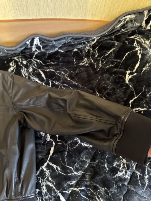 Продам кожанку Armani Exchange Black Edition