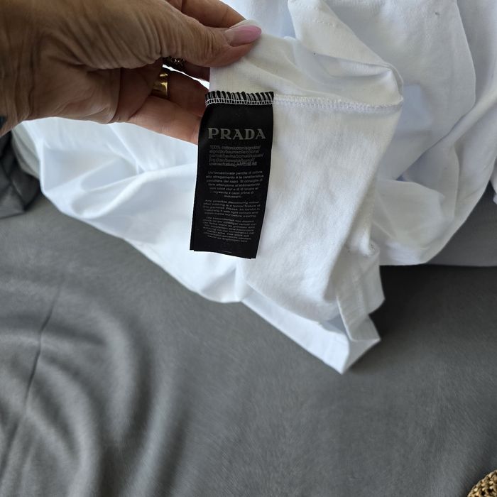 T shirt  prada m L
