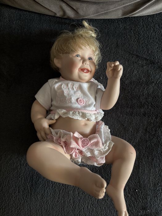 Lalka porcelanowa kolekcjonerska   „Cute as a Button” Titus Tomescu