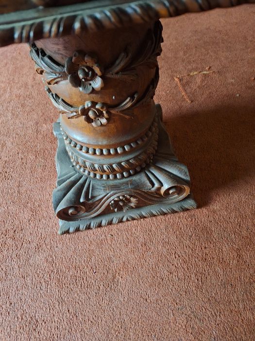 Mesinha para sala de visitas ou outros,,em mogno , toda trabalhada