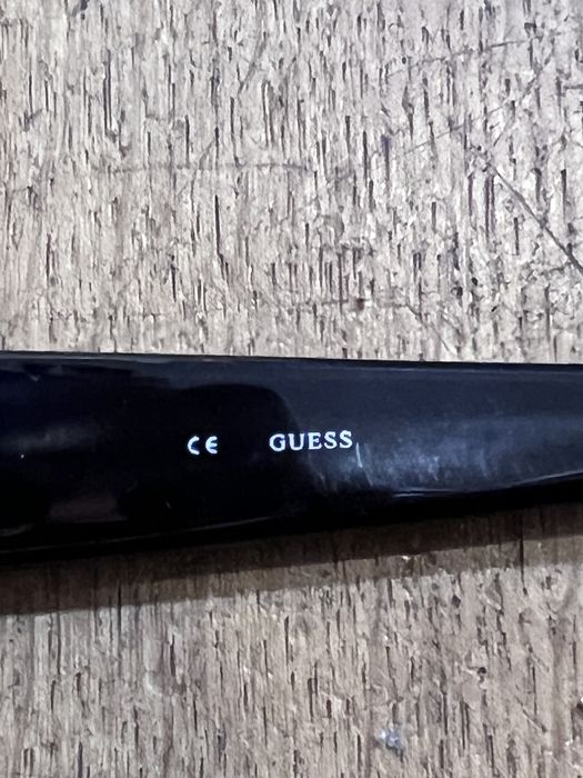 Óculos de Sol Guess Vintage "Muse" – Estilo Y2K Tartaruga