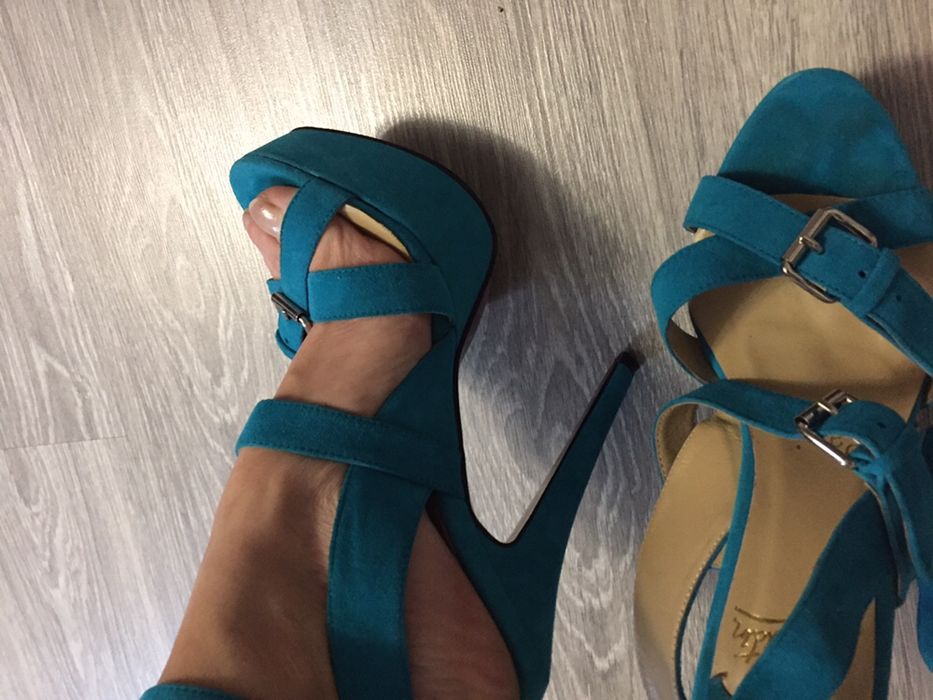 Замшевые босоножки 38 размер